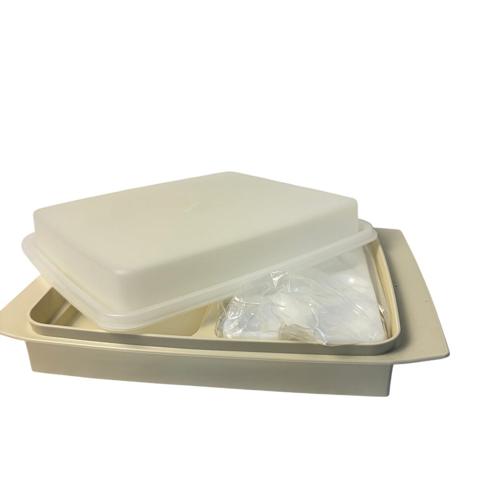 NIB VTG Tupperware deviled egg carrier with lid. 723. 1970s-1980s